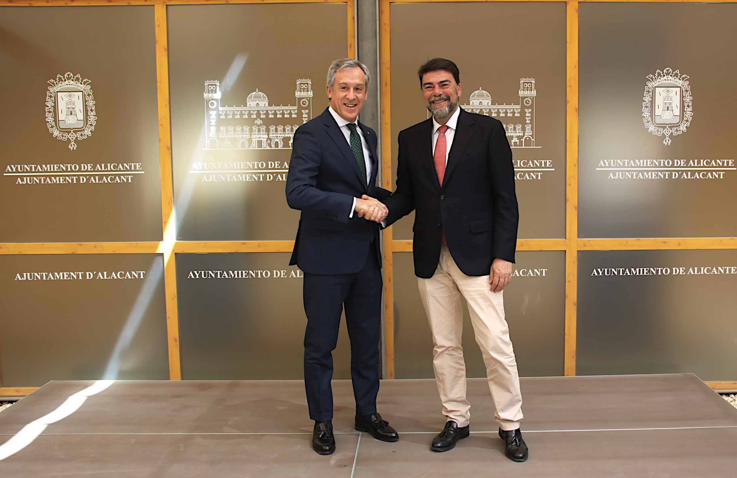 Alicante y Eurocaja Rural estrechan lazos para fomentar el desarrollo  de la ciudad